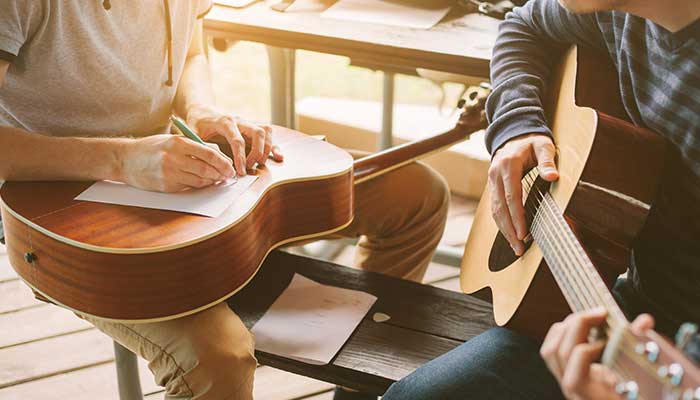 All strings attached - Things you need to know before you plan to learn guitar.