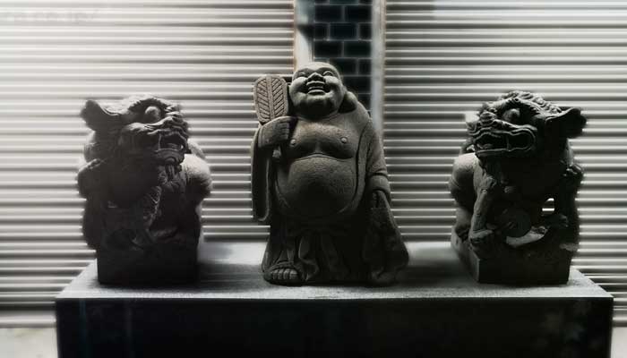 The story of three laughing monks.
